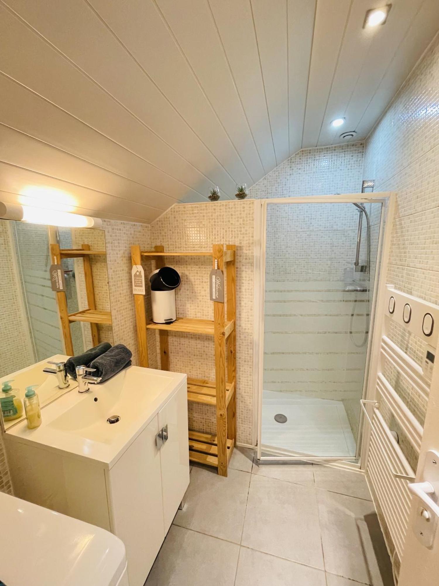 Le Lodge Spa Saint-Laurent-d'Andenay Esterno foto