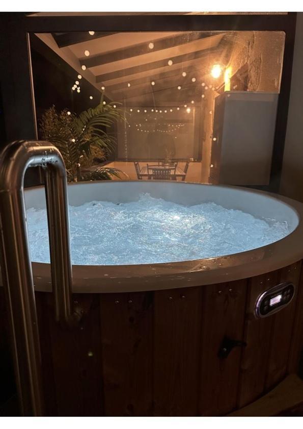 Le Lodge Spa Saint-Laurent-d'Andenay Esterno foto