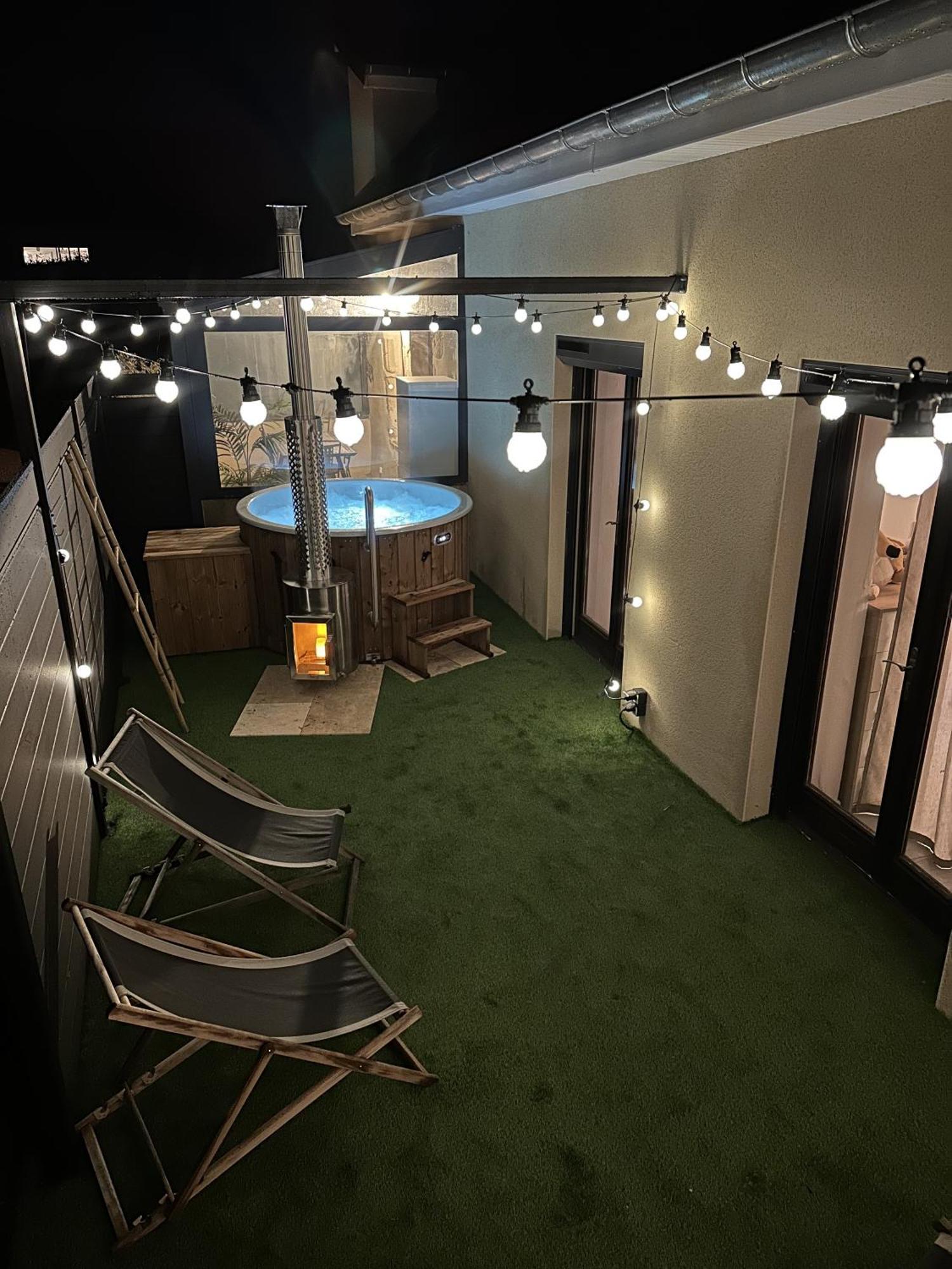 Le Lodge Spa Saint-Laurent-d'Andenay Esterno foto